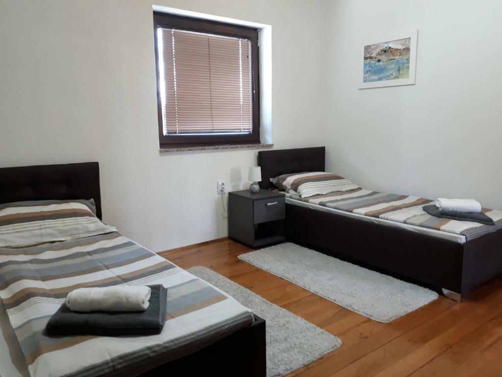 Apartment Jareb สลูน ภายนอก รูปภาพ